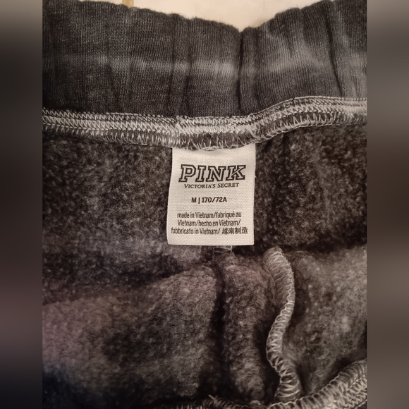 Pink VS Shorts - Picture 2 of 3